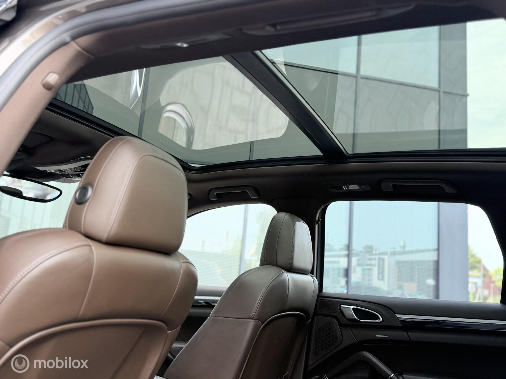 Foto van Porsche Cayenne S E-hybrid