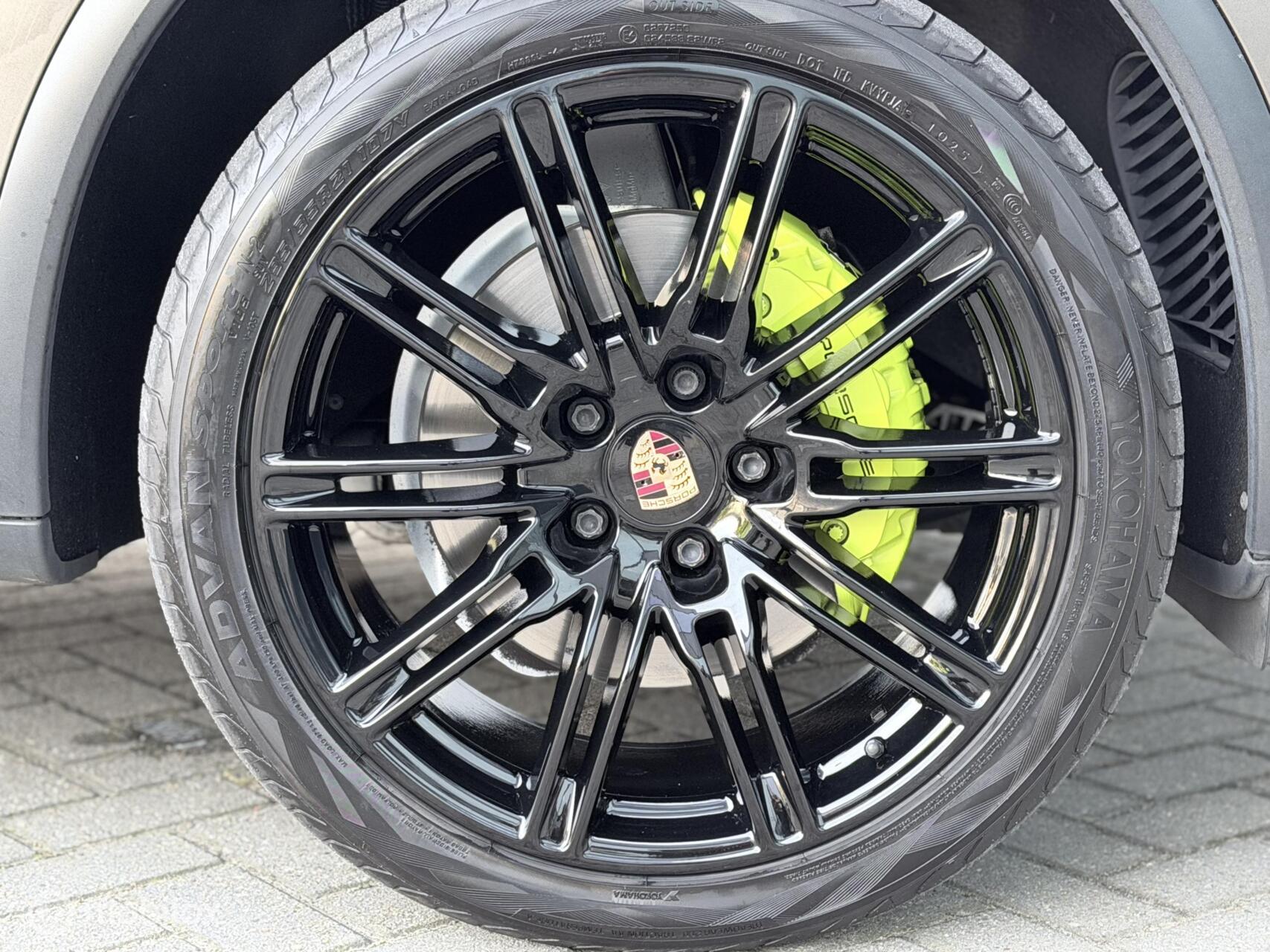 Foto van Porsche Cayenne S E-hybrid