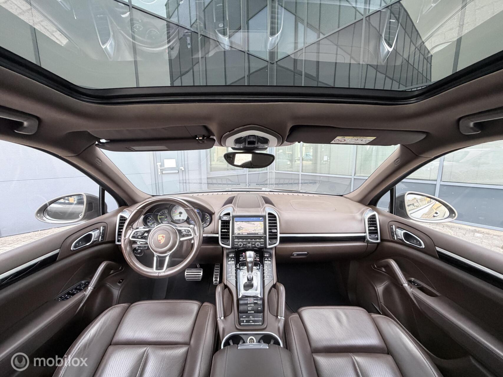 Foto van Porsche Cayenne S E-hybrid