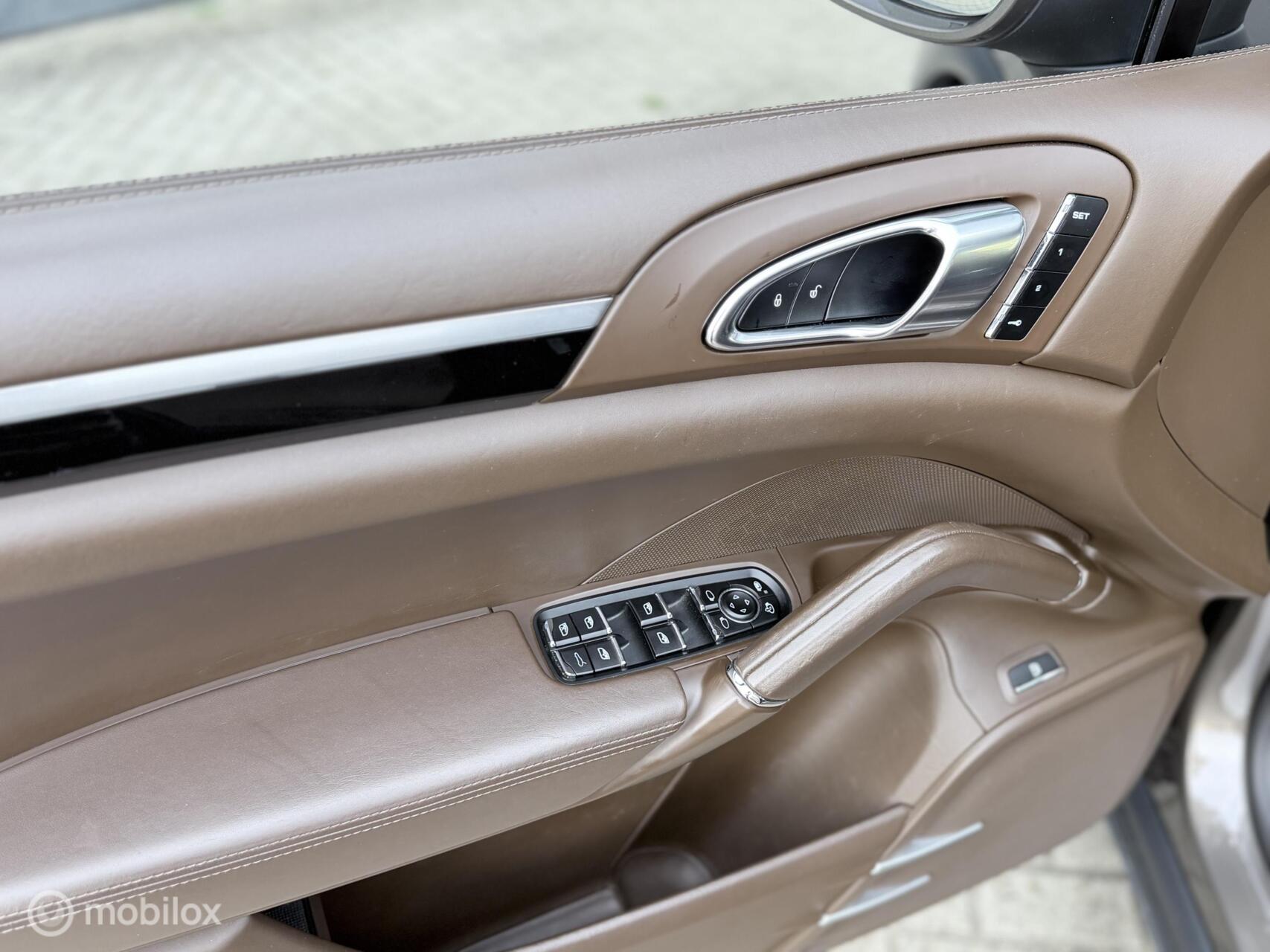 Foto van Porsche Cayenne S E-hybrid