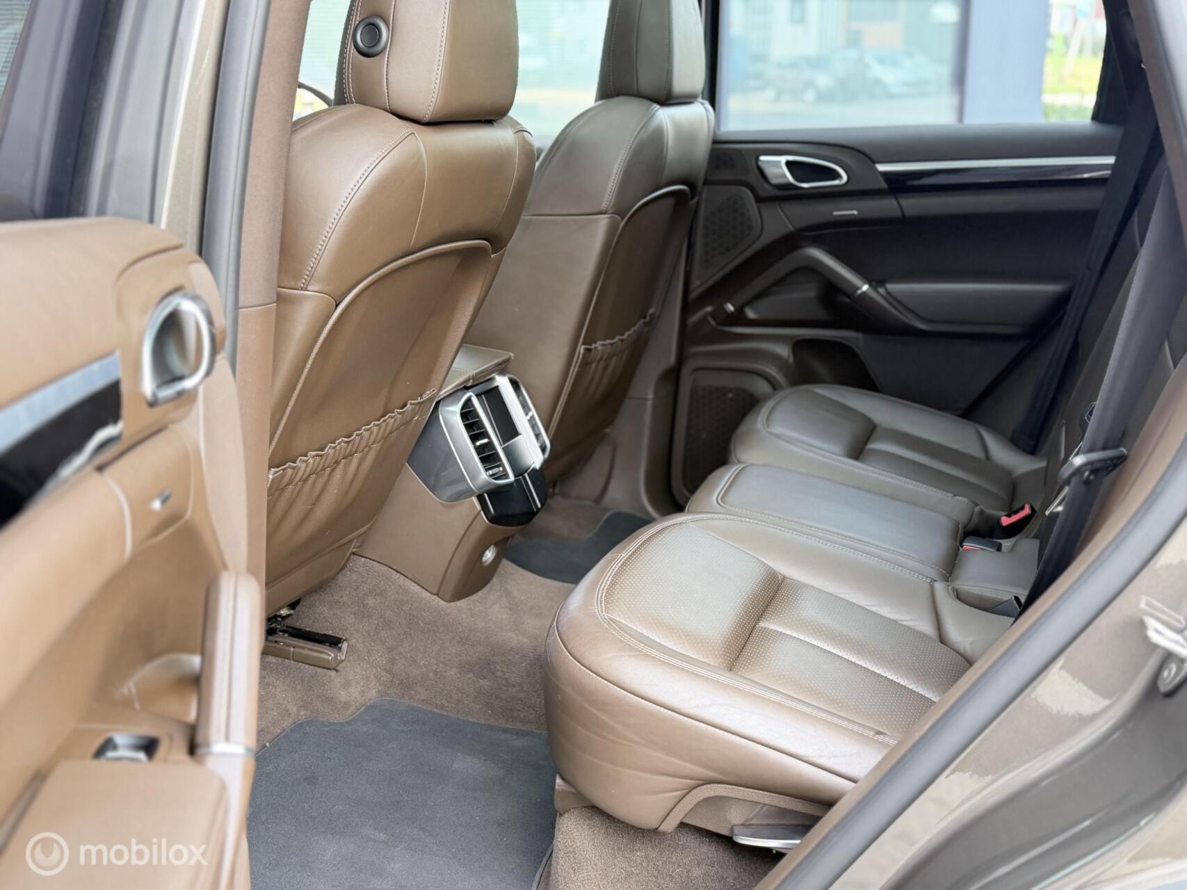 Foto van Porsche Cayenne S E-hybrid