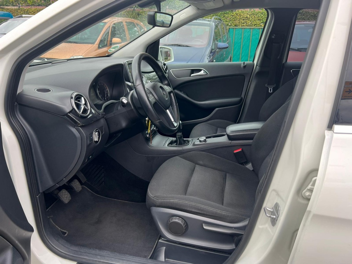 Foto van Mercedes-Benz B 180