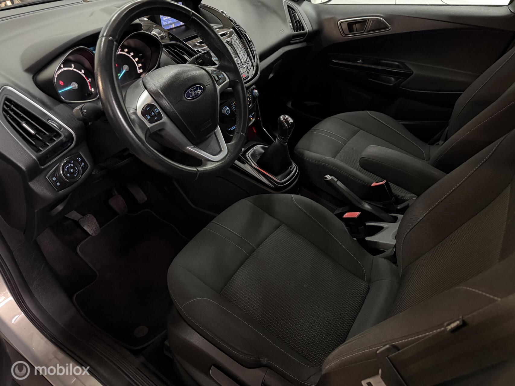 Foto van Ford B-max