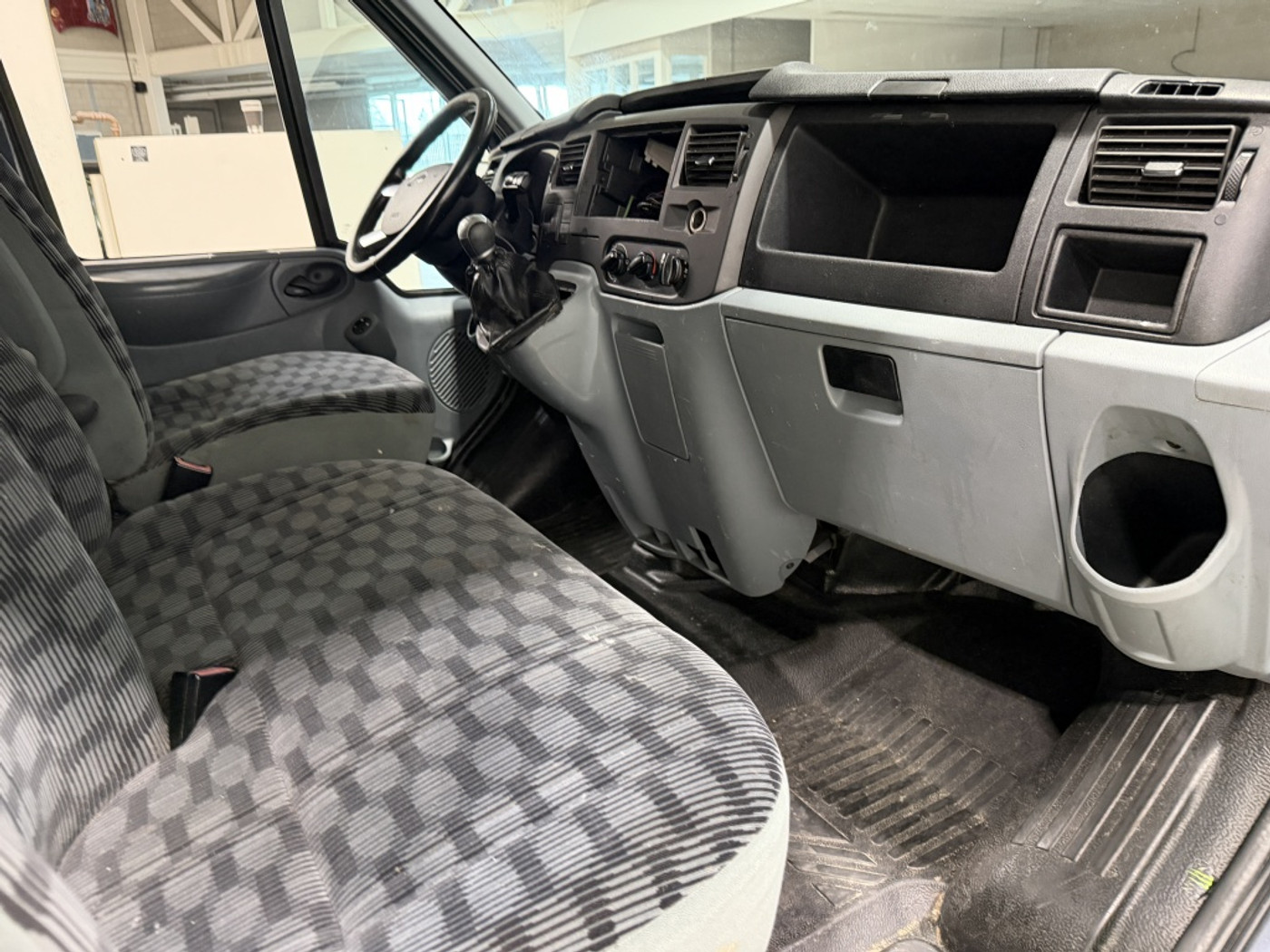 Foto van Ford Transit 260s Van LR 140dpf 4.36