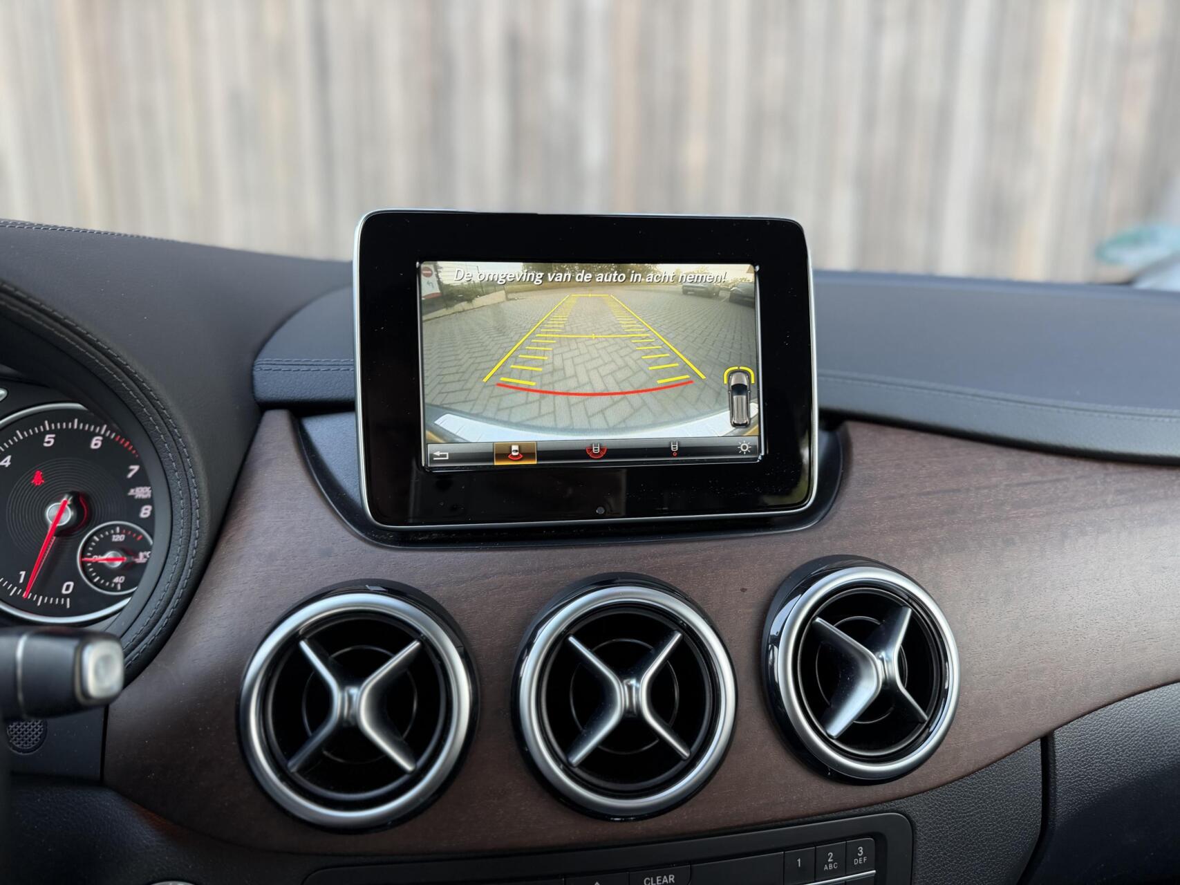 Foto van Mercedes-Benz B 200