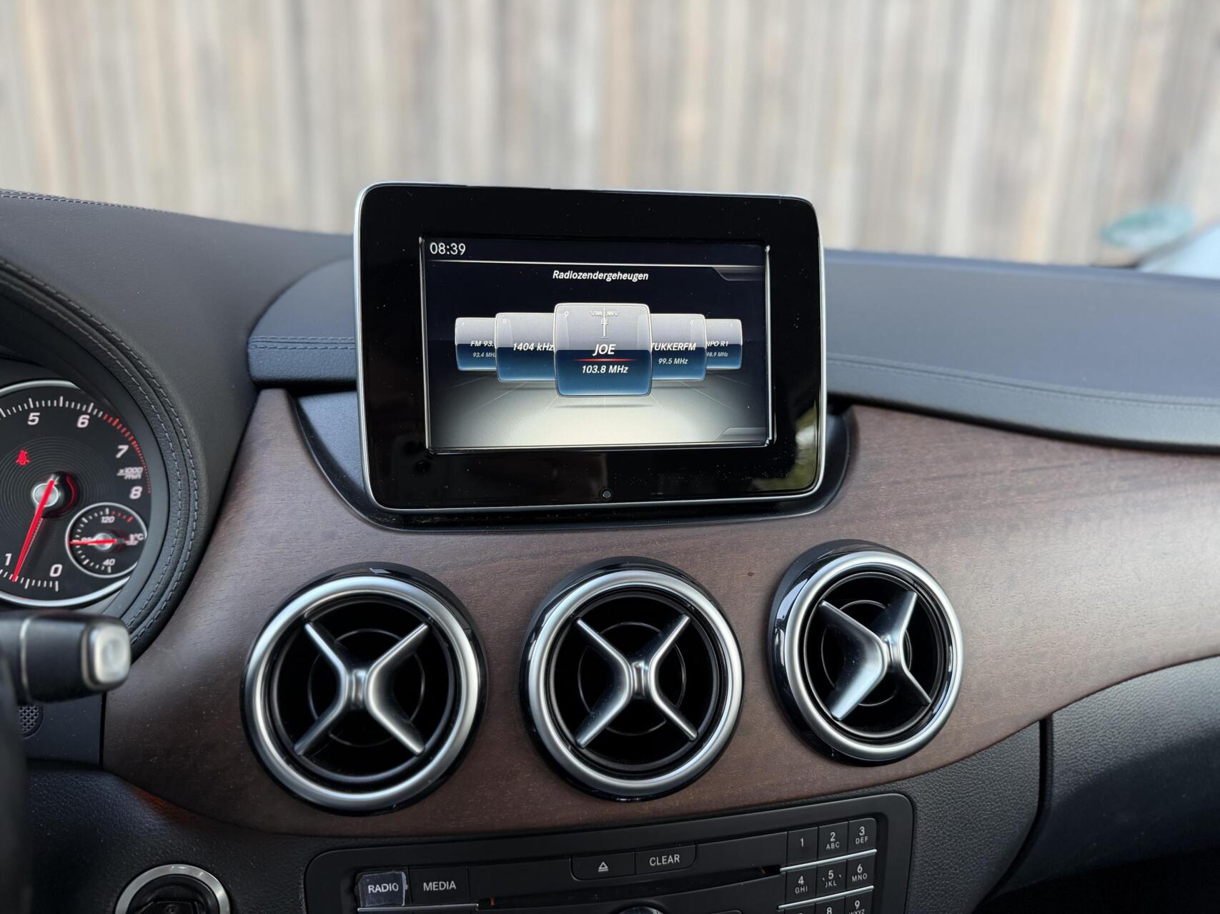 Foto van Mercedes-Benz B 200