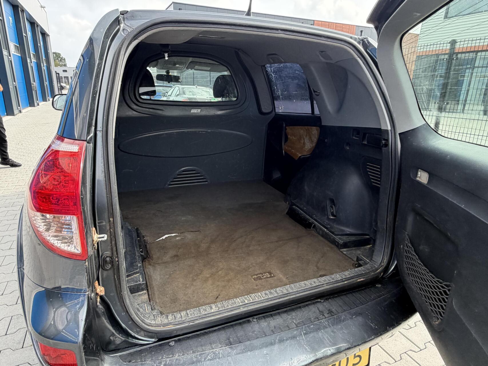 Foto van Toyota Rav4 2.2 D-4d D-cat Van