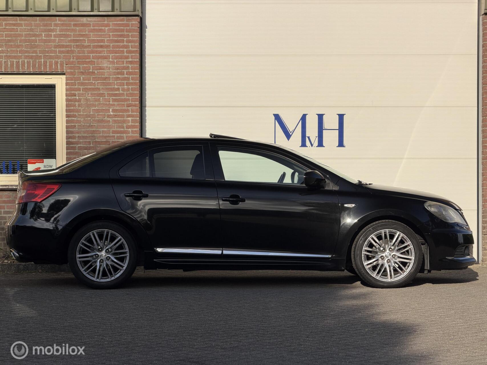 Foto van Suzuki Kizashi