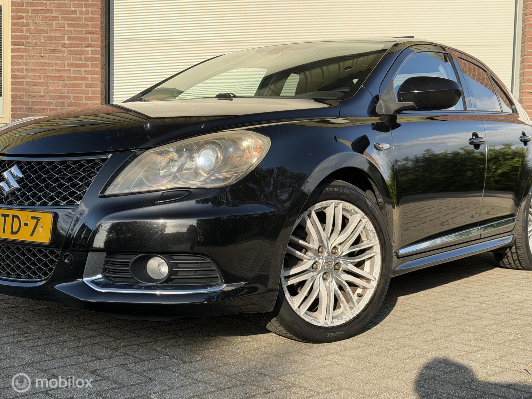Foto van Suzuki Kizashi