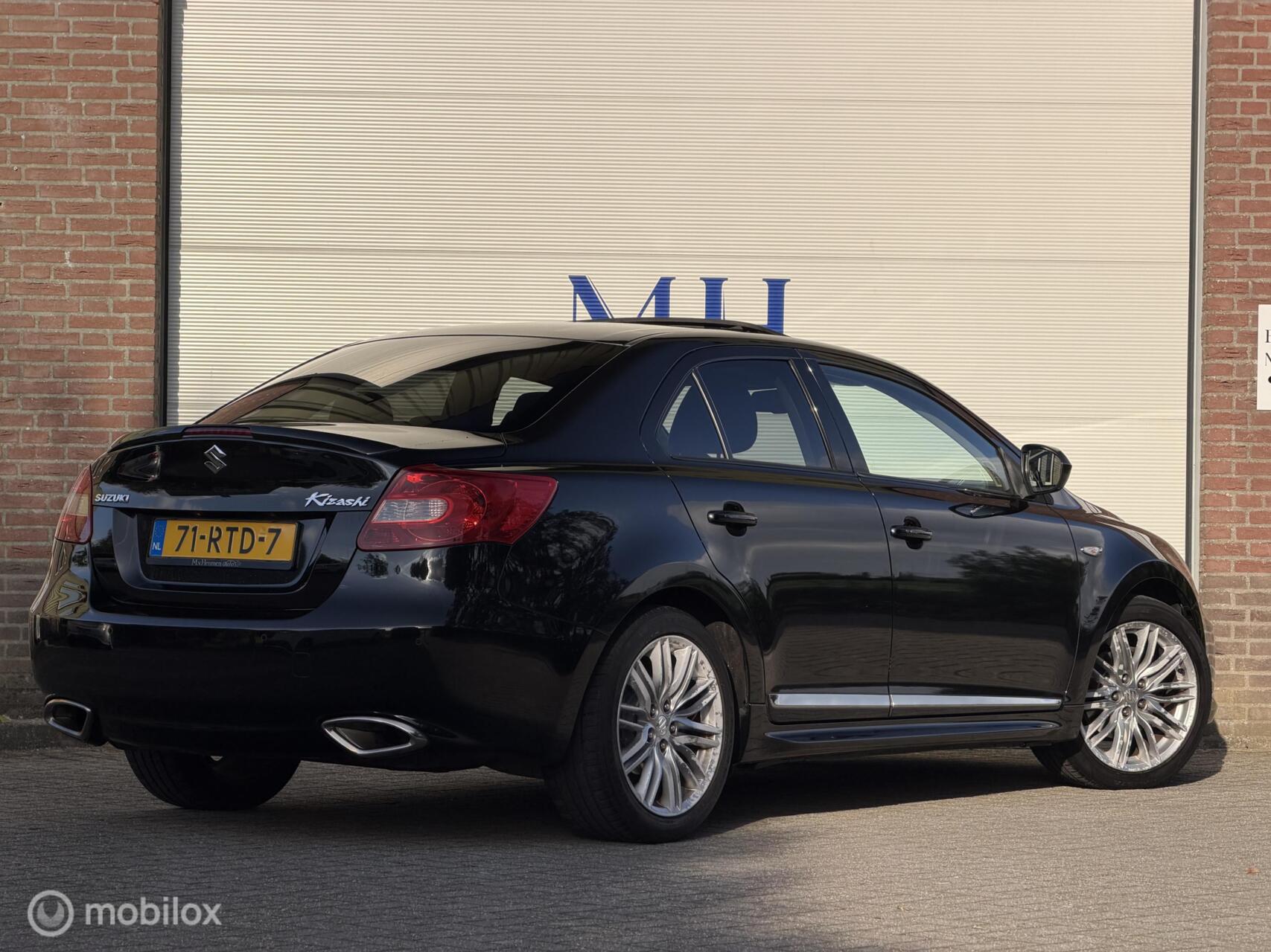 Foto van Suzuki Kizashi