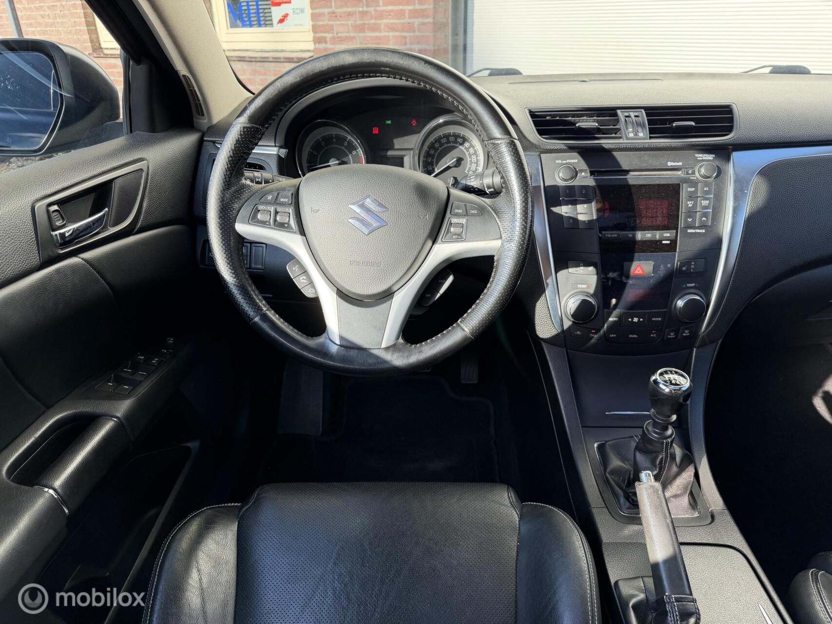 Foto van Suzuki Kizashi