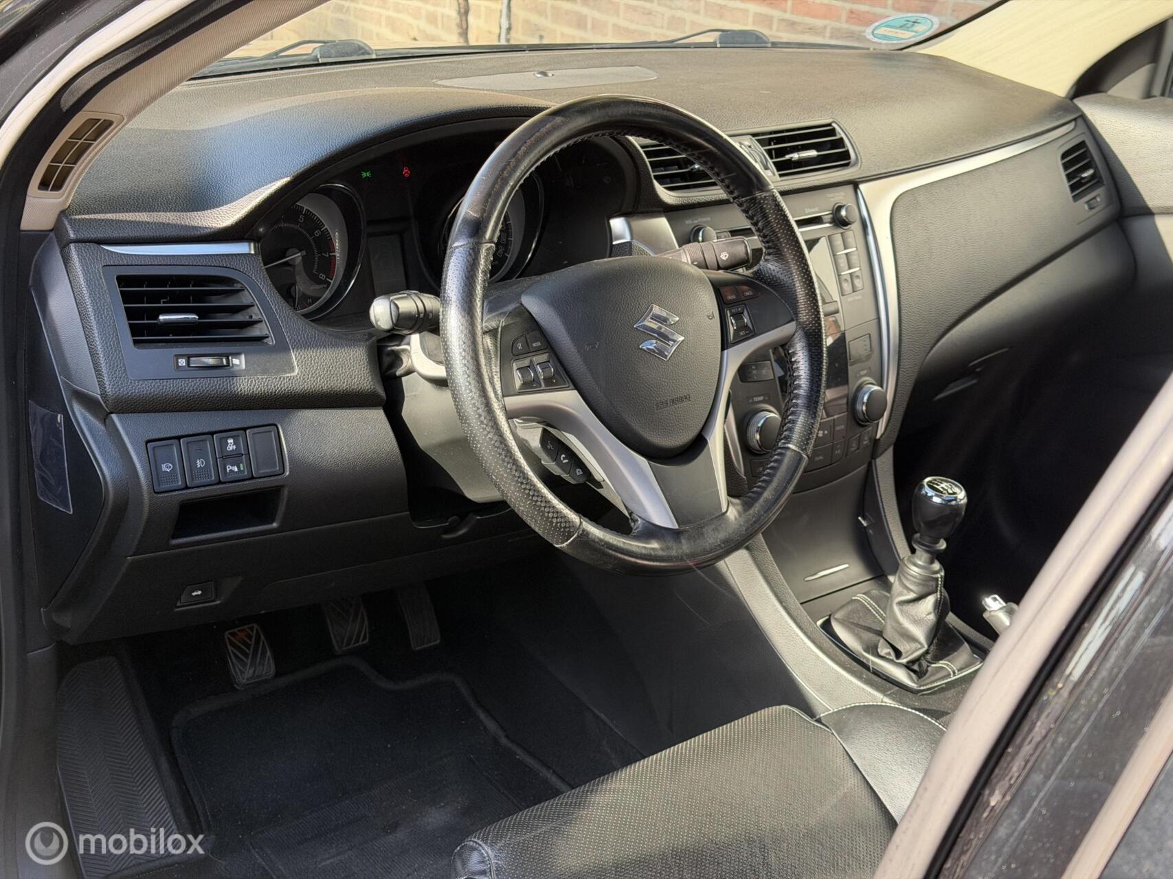 Foto van Suzuki Kizashi