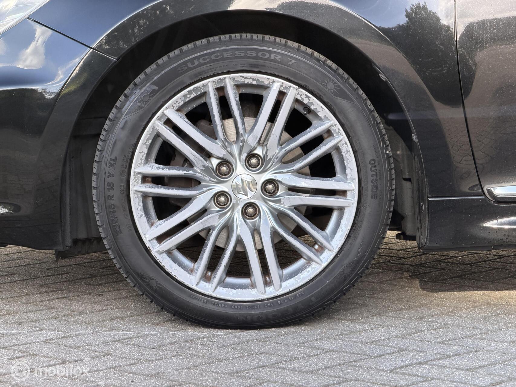 Foto van Suzuki Kizashi