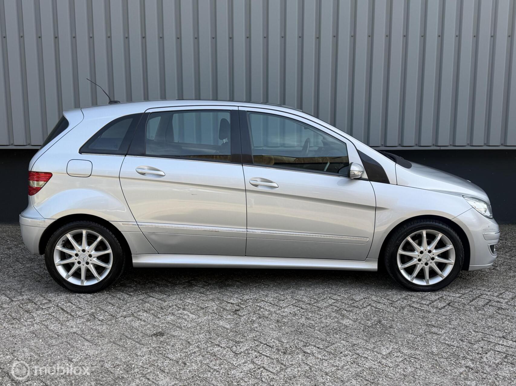 Foto van Mercedes-Benz B 200