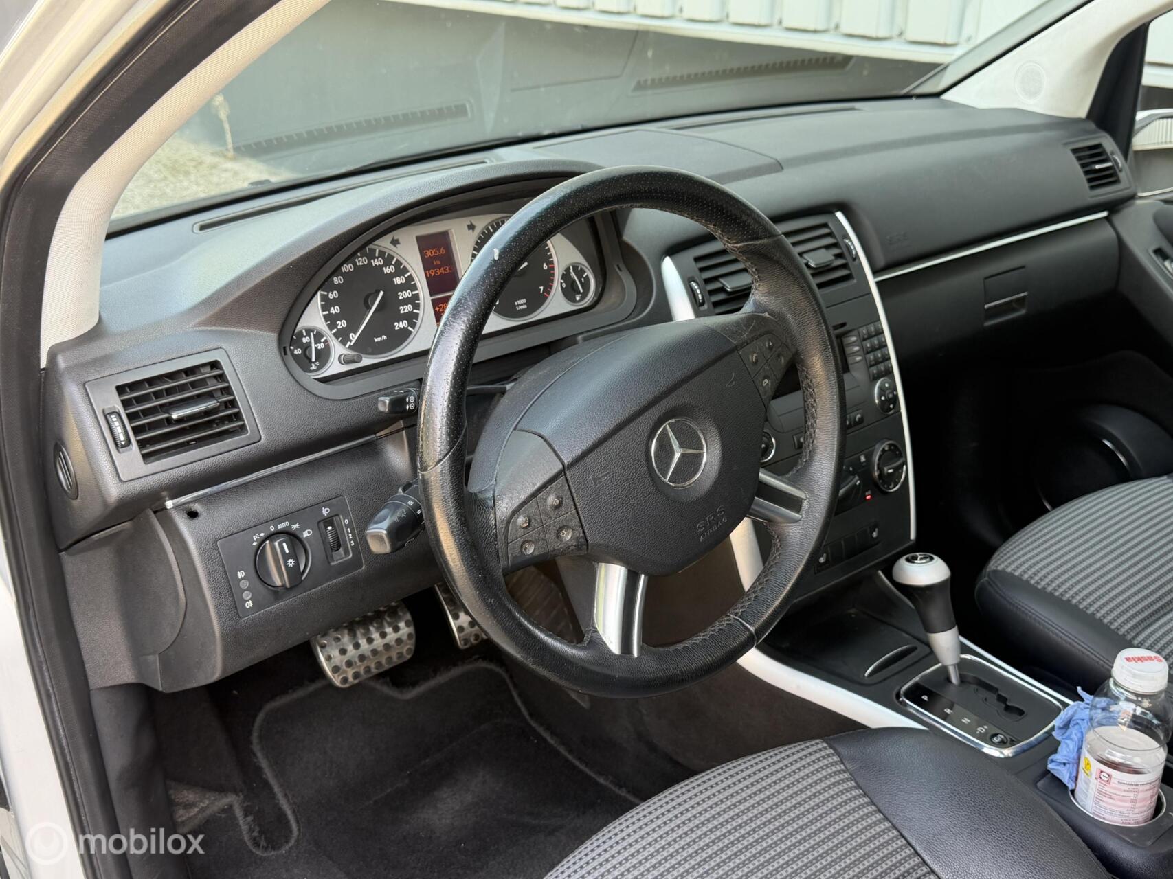 Foto van Mercedes-Benz B 200
