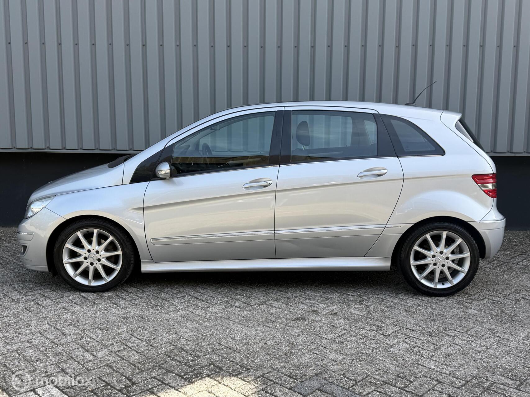 Foto van Mercedes-Benz B 200