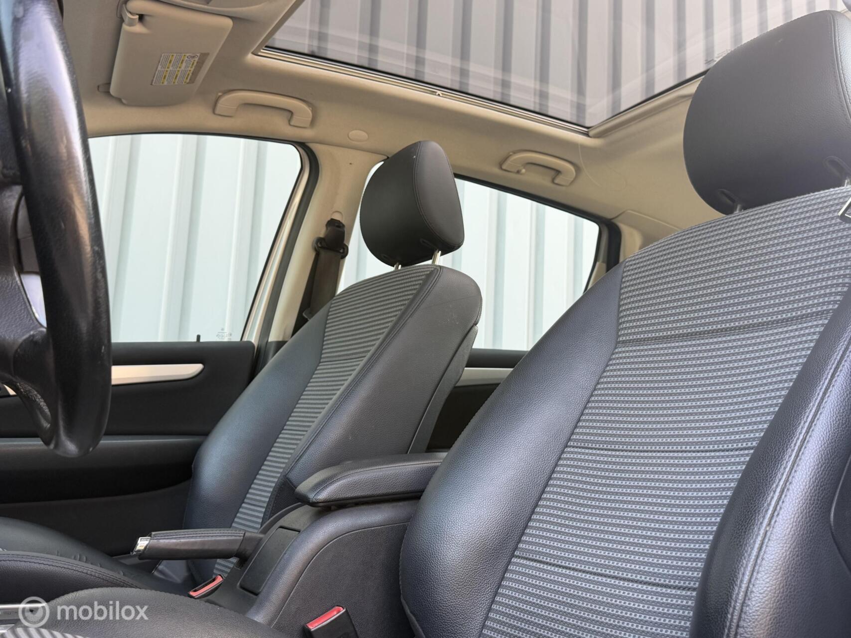 Foto van Mercedes-Benz B 200