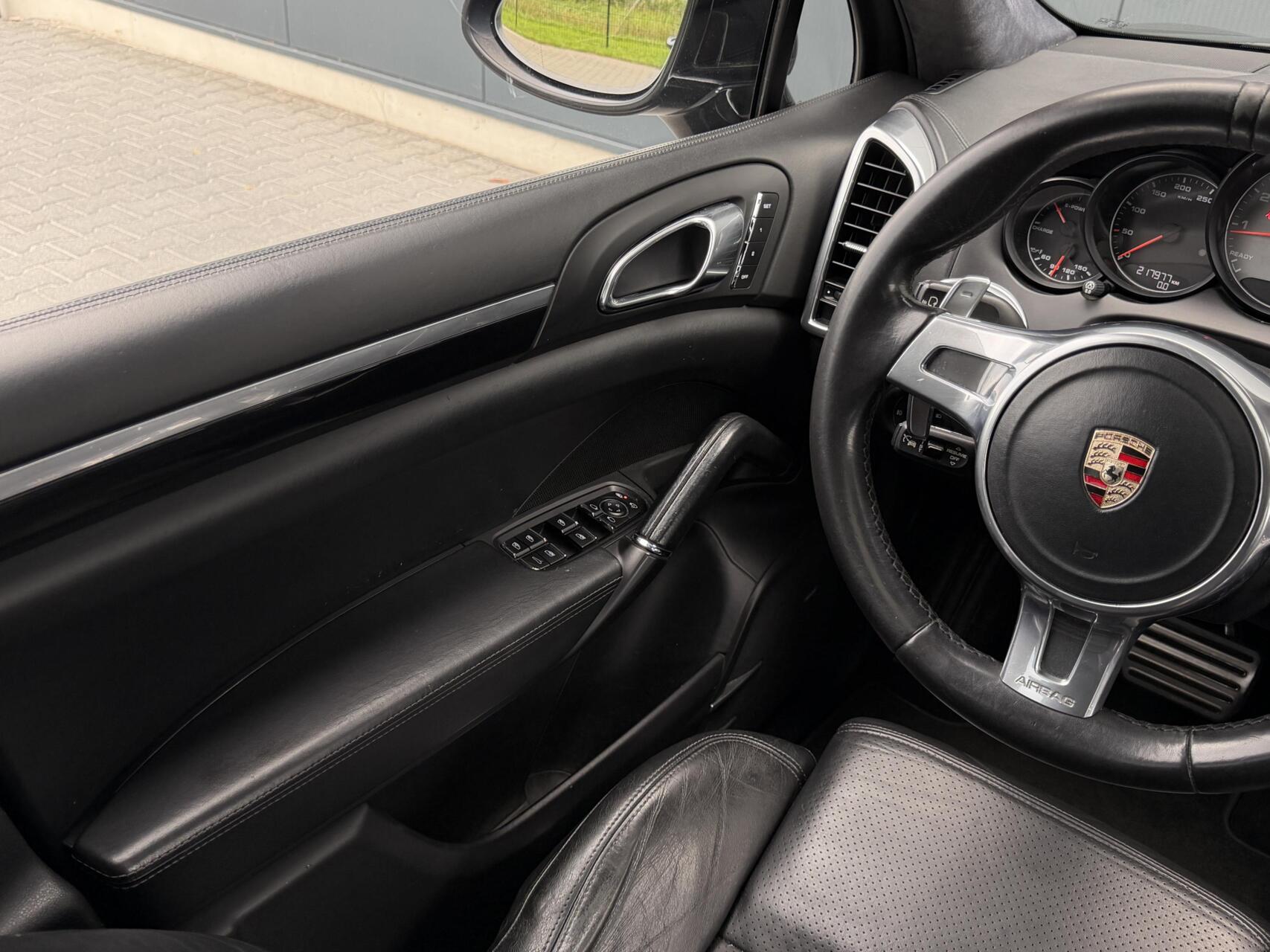 Foto van Porsche Cayenne S Hybrid