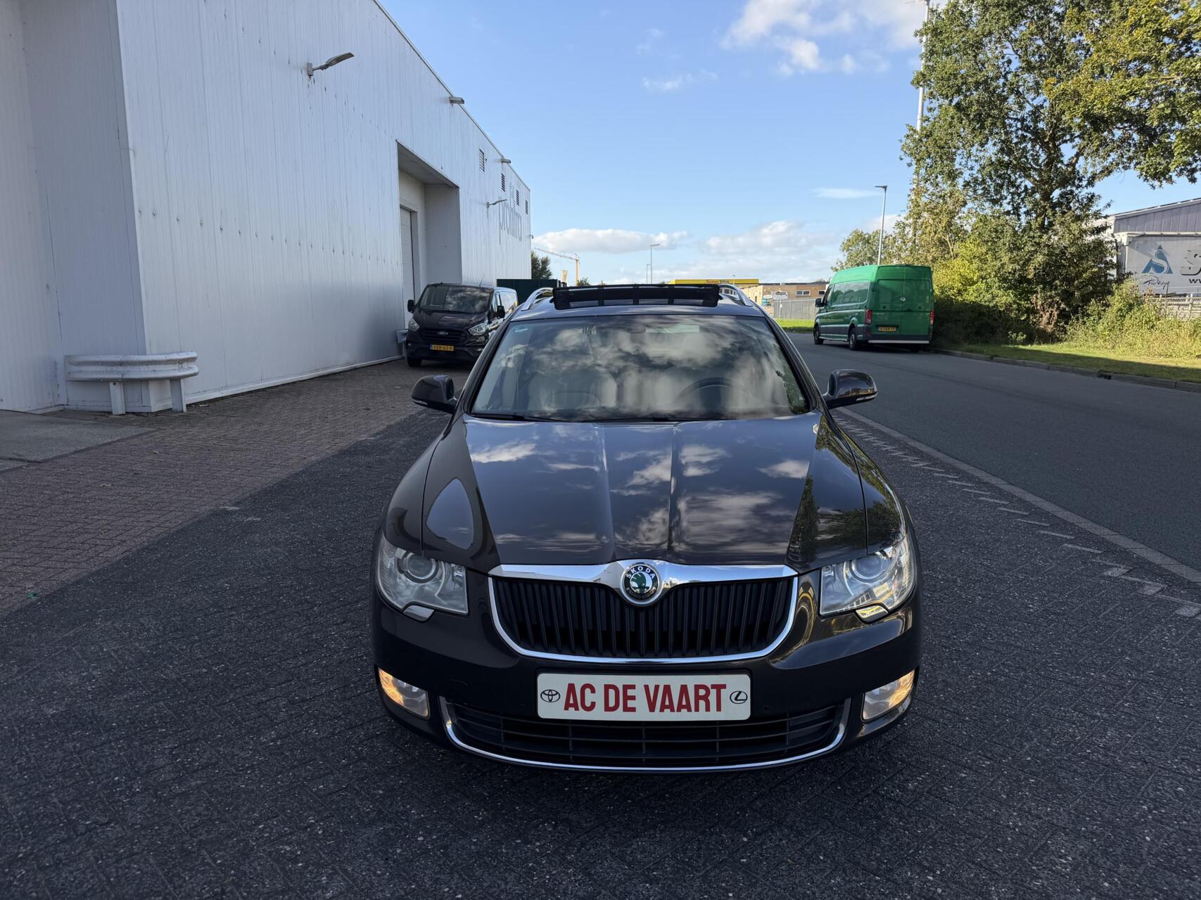 Skoda Superb 3.6 FSI Elegance 4x4 Business Line 2010 - voorkant