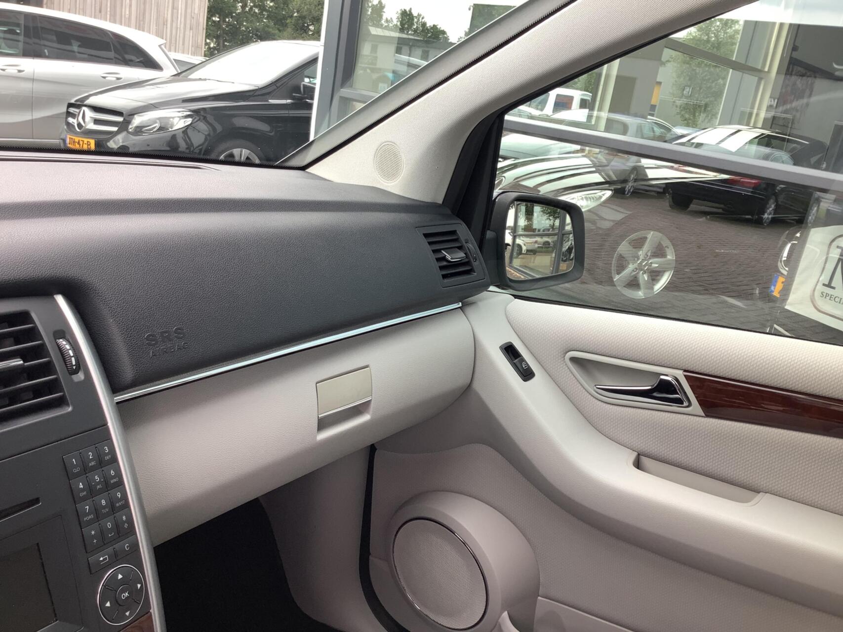 Foto van Mercedes-Benz B 180