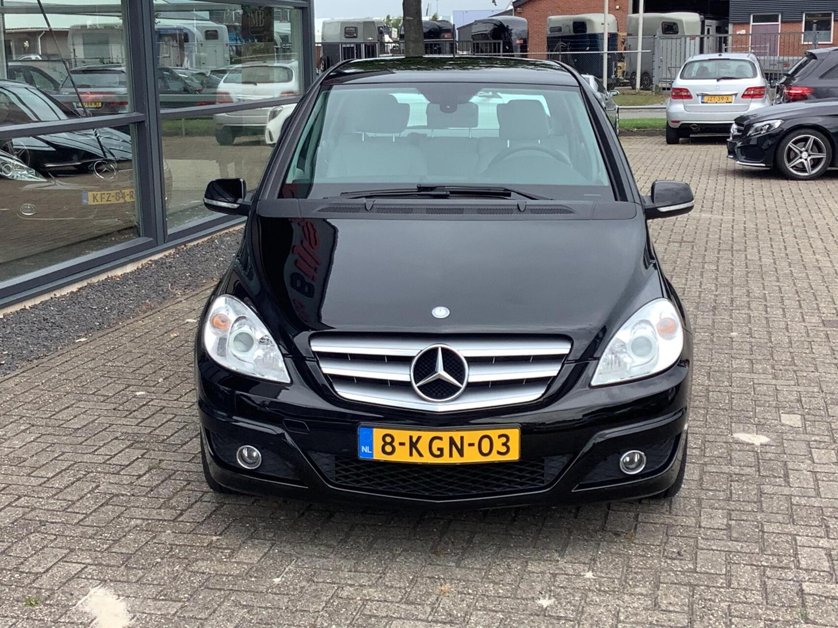 Foto van Mercedes-Benz B 180