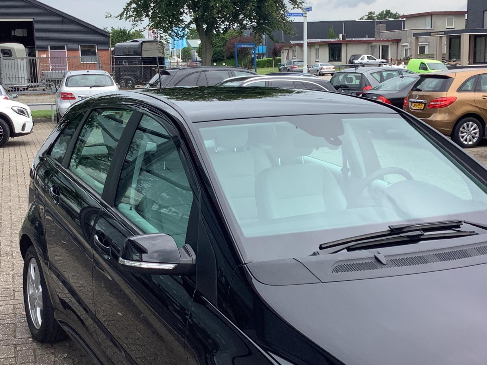 Foto van Mercedes-Benz B 180