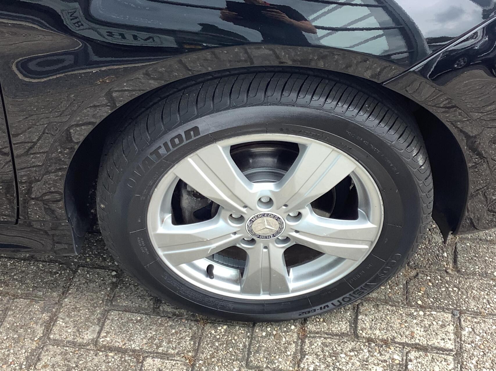 Foto van Mercedes-Benz B 180