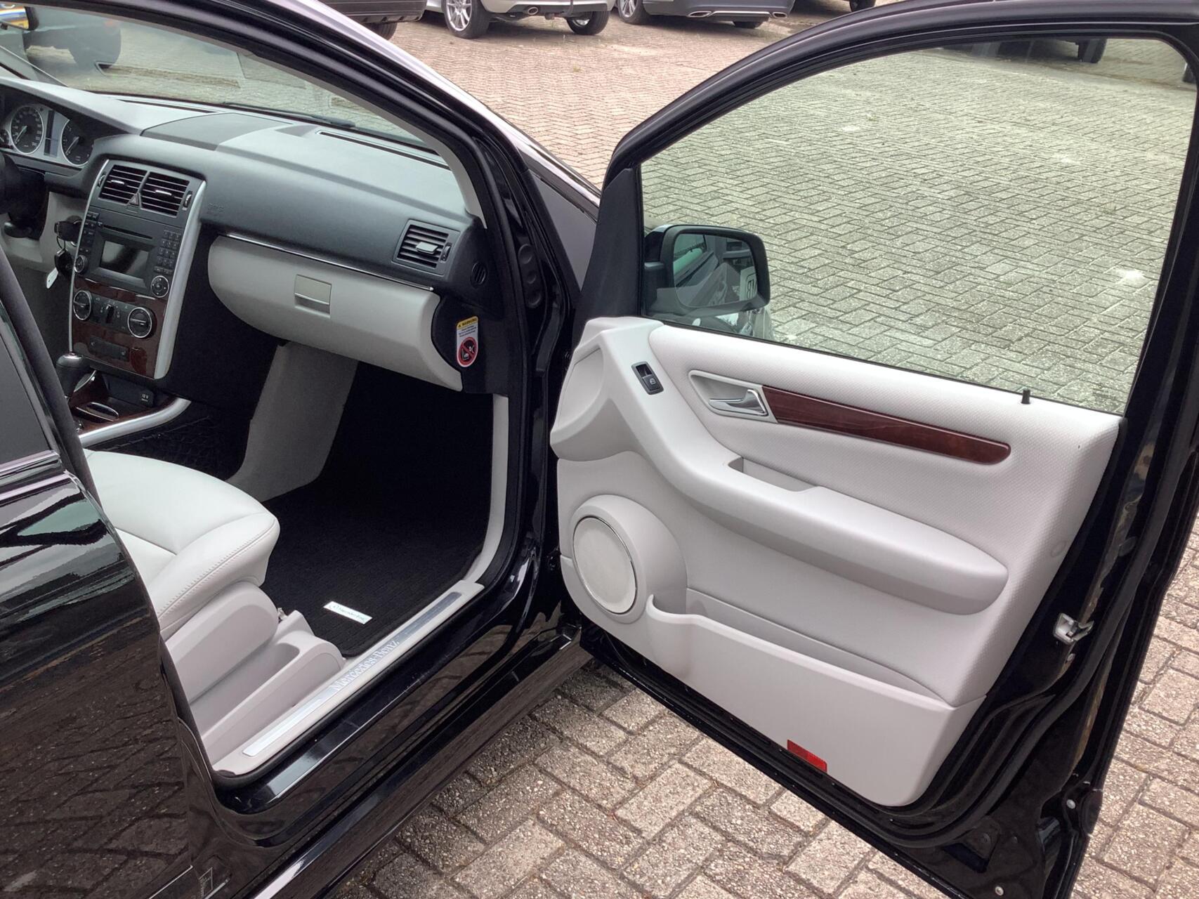 Foto van Mercedes-Benz B 180