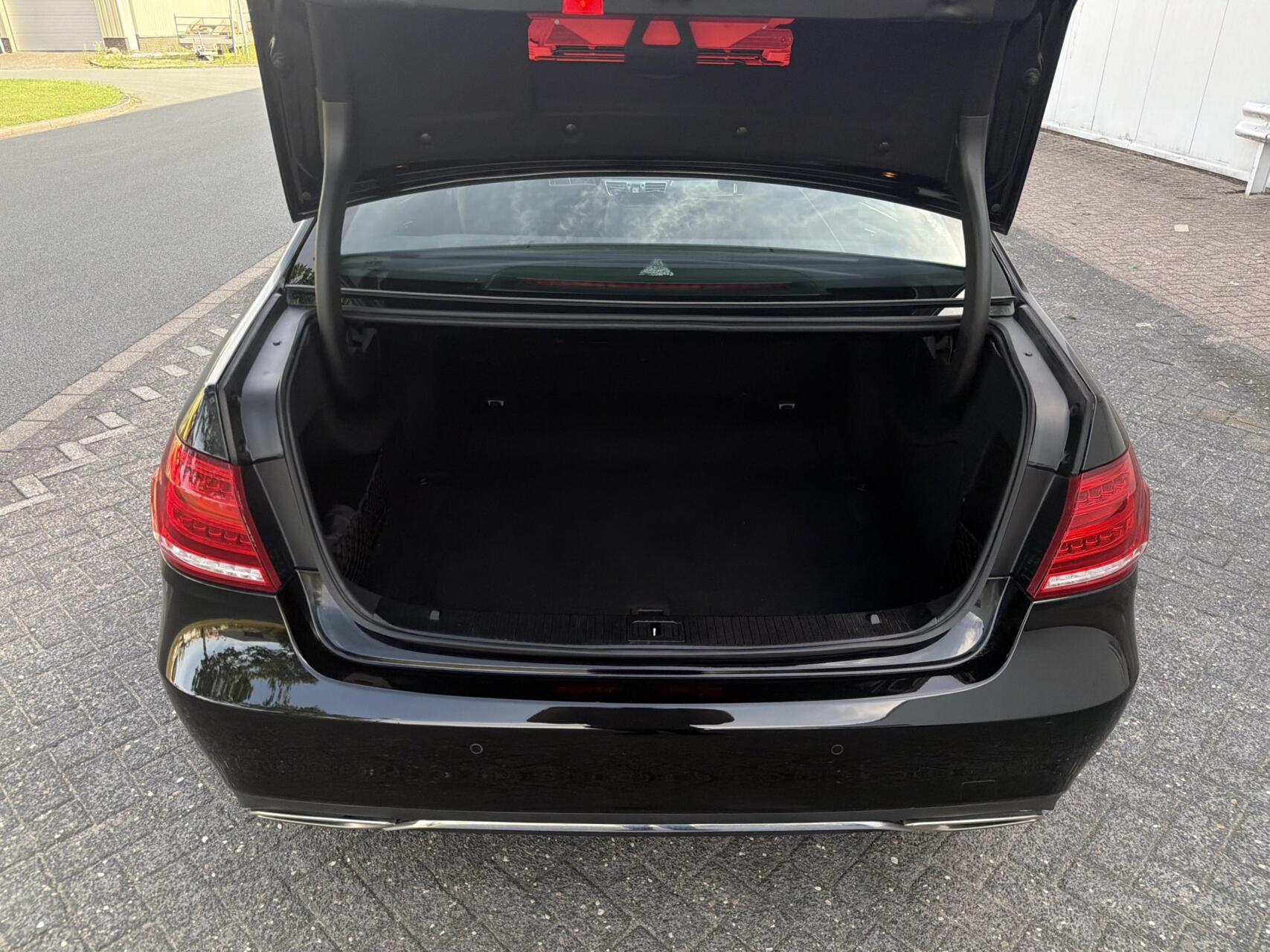 Foto van Mercedes-Benz E 200