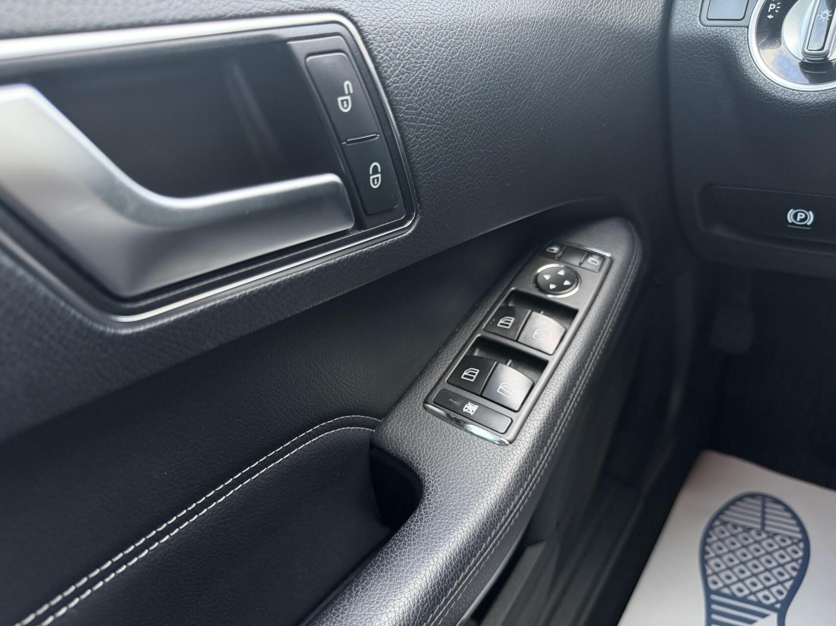 Foto van Mercedes-Benz E 200