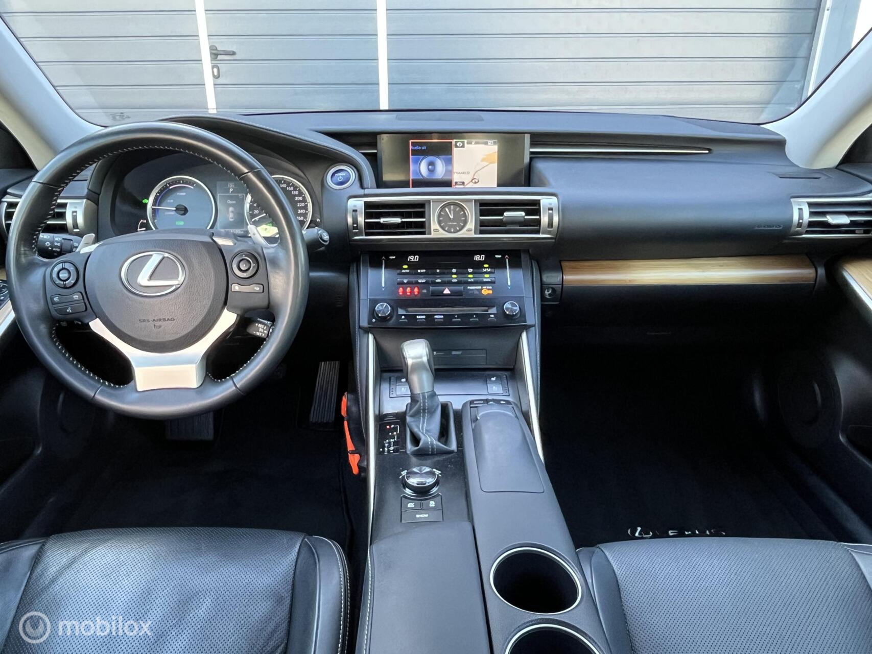 Foto van Lexus Lexus Is300h