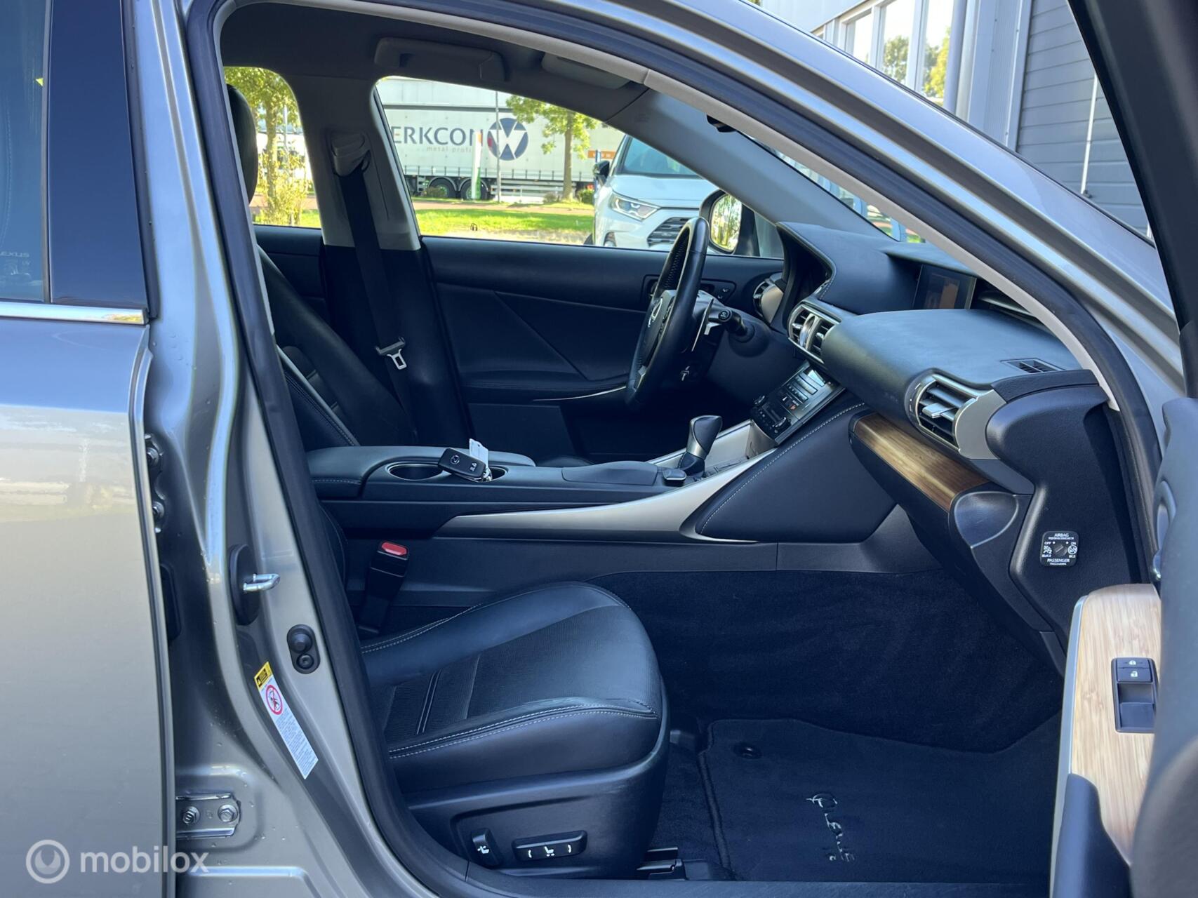 Foto van Lexus Lexus Is300h