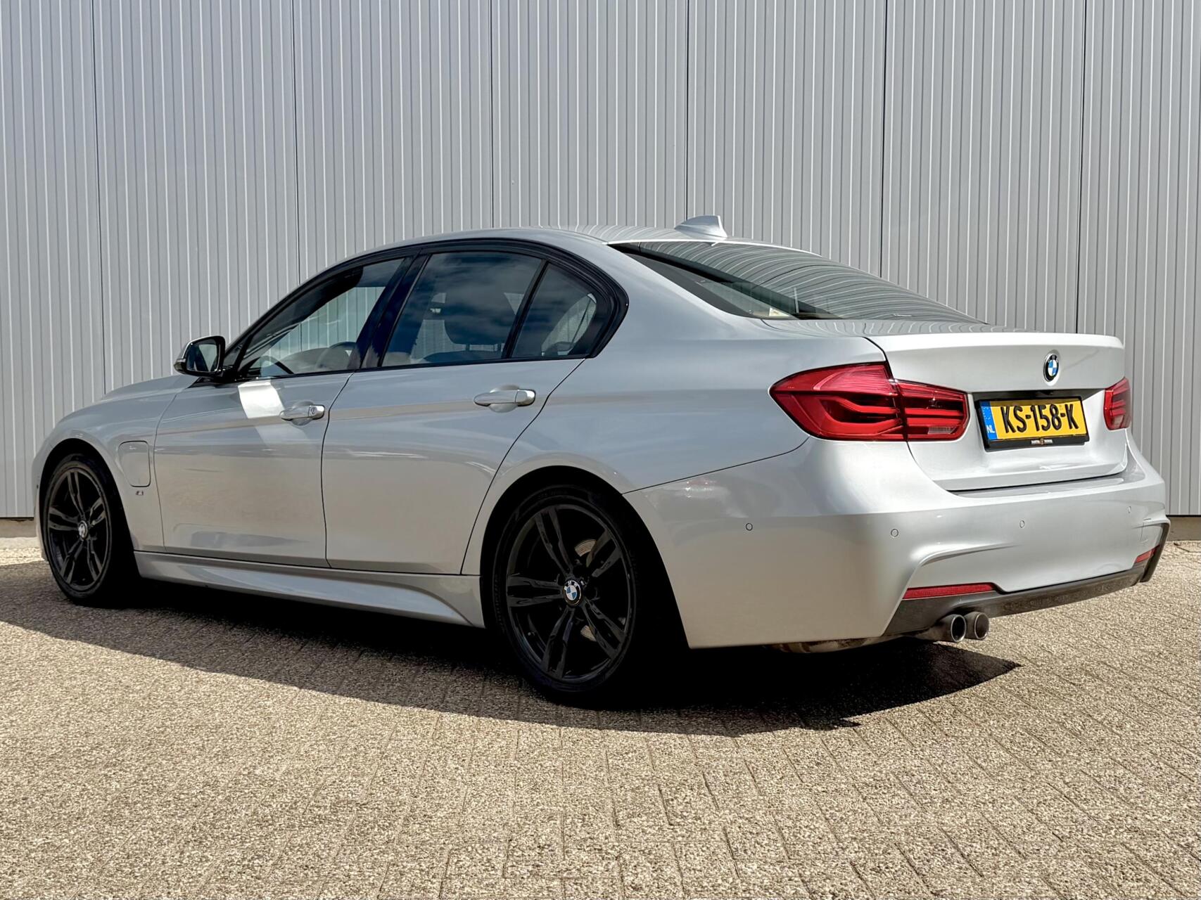 Foto van BMW 330e Iperformance