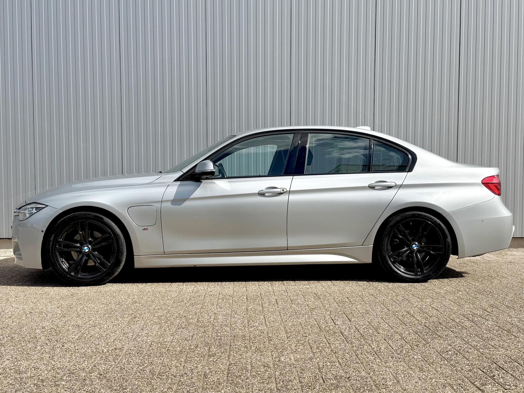 Foto van BMW 330e Iperformance