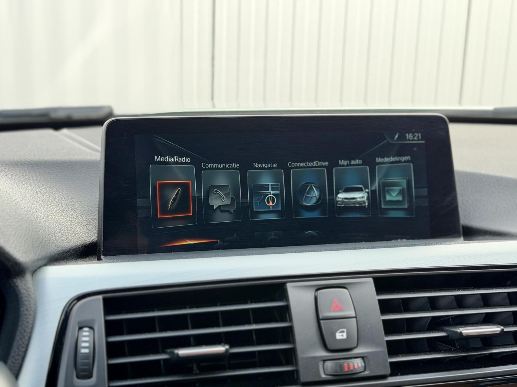 Foto van BMW 330e Iperformance