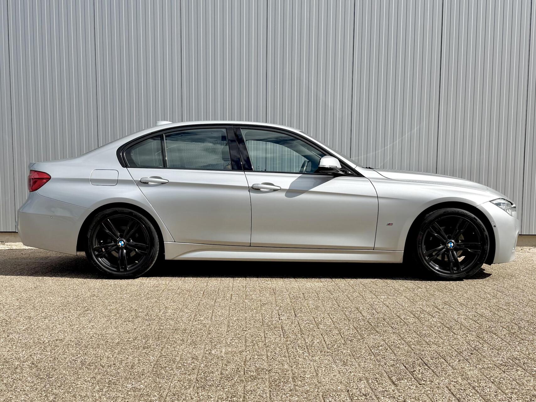 Foto van BMW 330e Iperformance