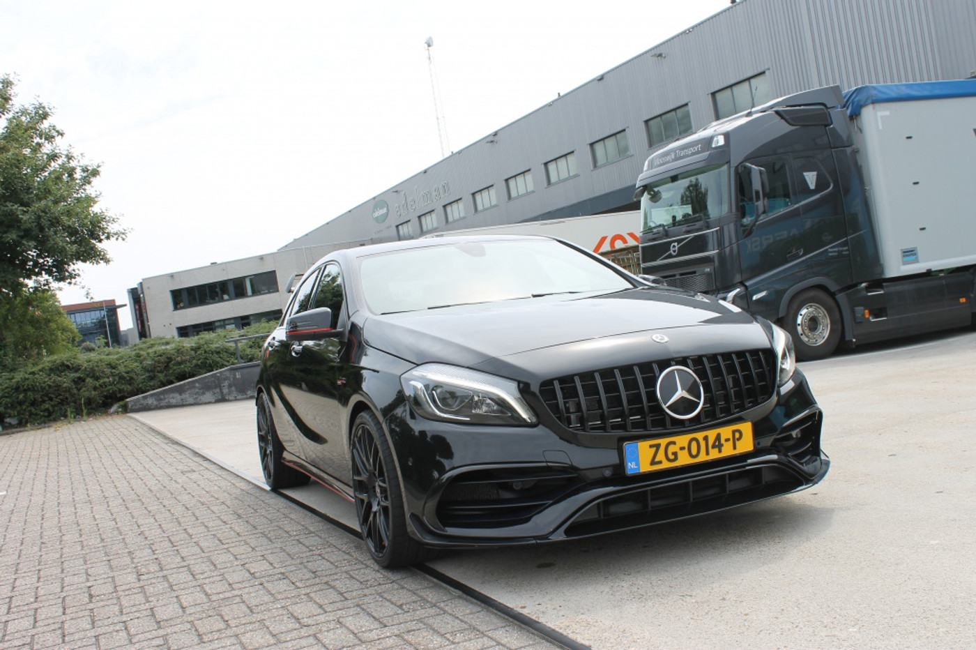 Foto van Mercedes-Benz AMG A 45