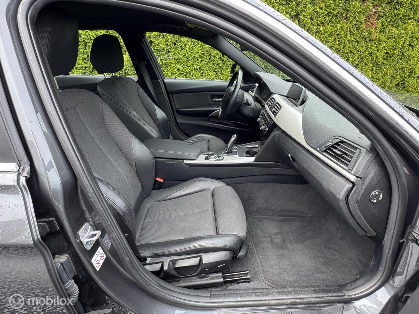 Foto van BMW 330i