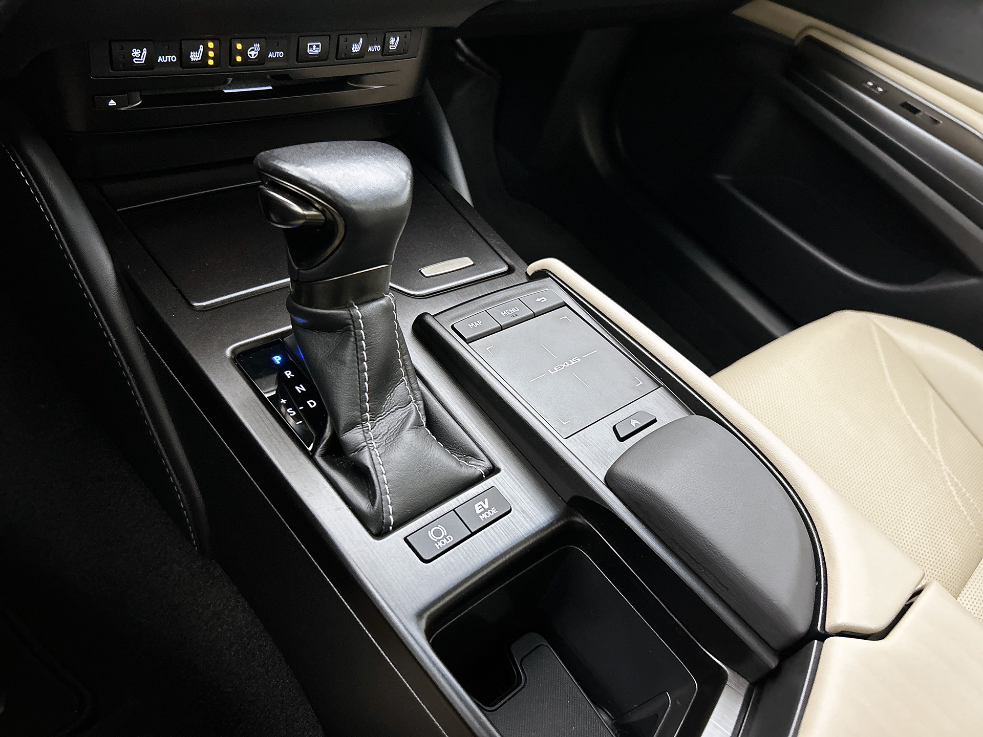 Foto van Lexus Lexus Es300h