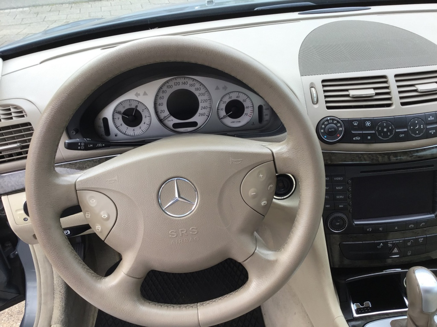 Foto van Mercedes-Benz E 280