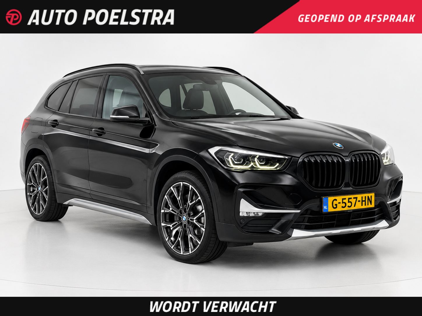 BMW X1 Sdrive20i sDrive20i VDL Nedcar Edition 192 PK AUT | Facelift | Panoramadak | Leder | Harman/Kardon | HUD | Trekhaak | Keyless | LED | Camera | Interieurverlichting | Stoelverwarming | Dealeronderhouden | 19" 2019 - voorkant