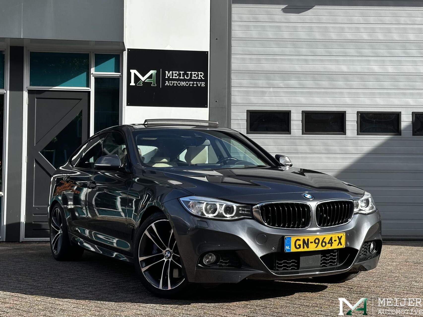 BMW 328i 328i High Executive 2015 - voorkant