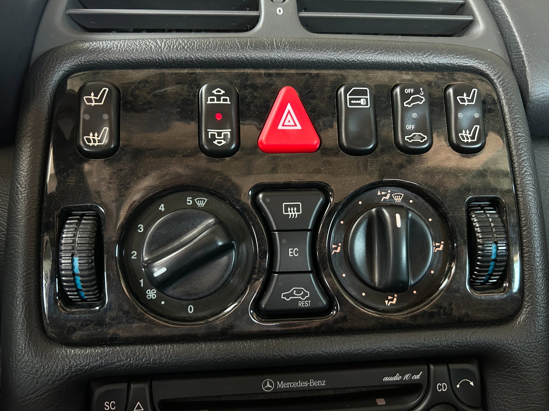 Foto van Mercedes-Benz CLK 230 Kompressor