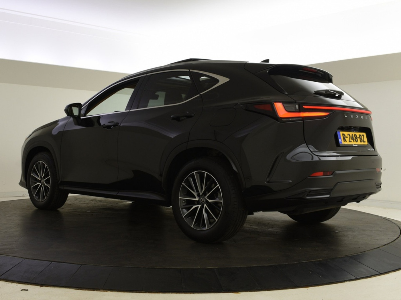 Foto van Lexus Lexus Nx350h