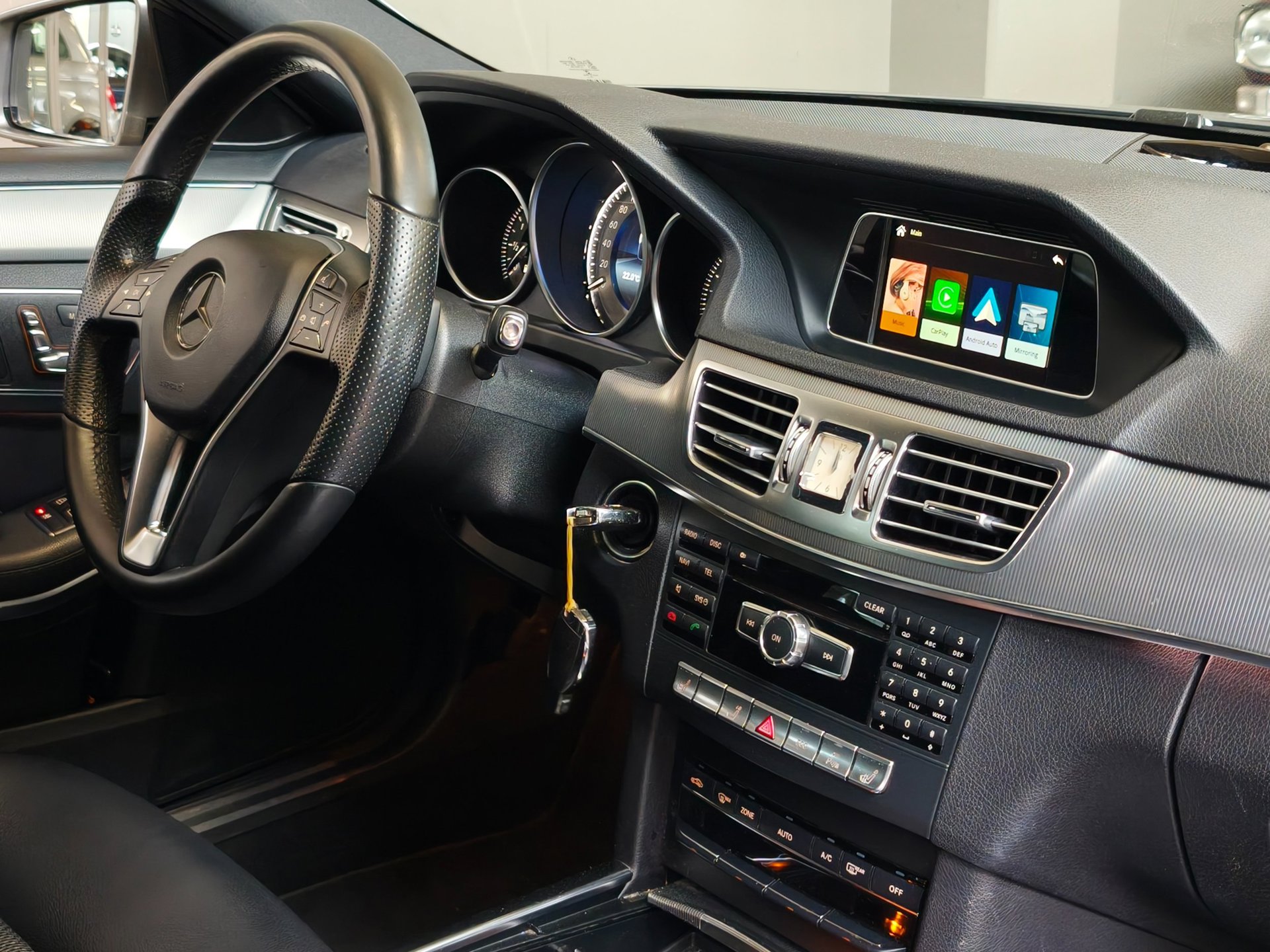 Foto van Mercedes-Benz E 200