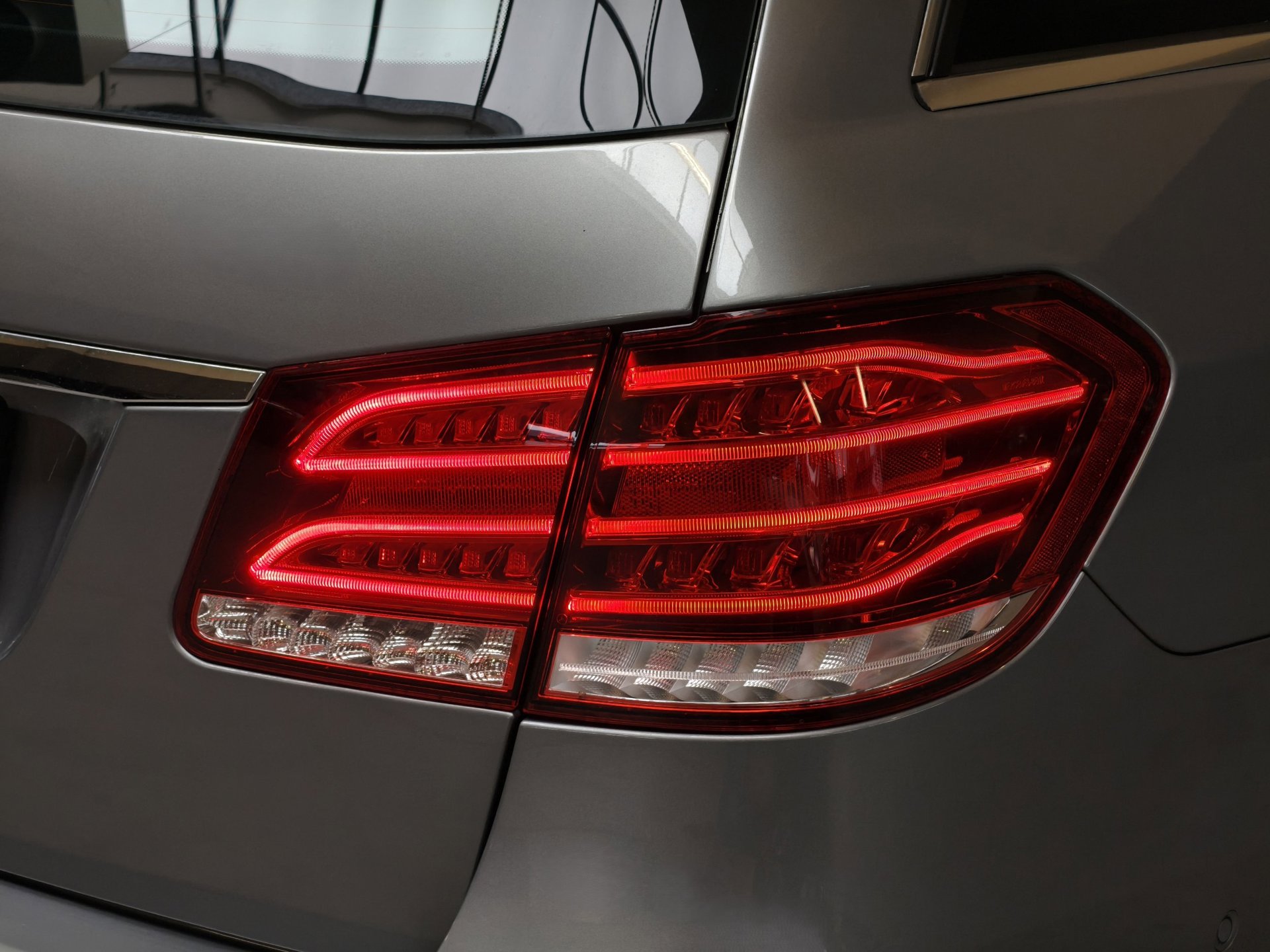Foto van Mercedes-Benz E 200