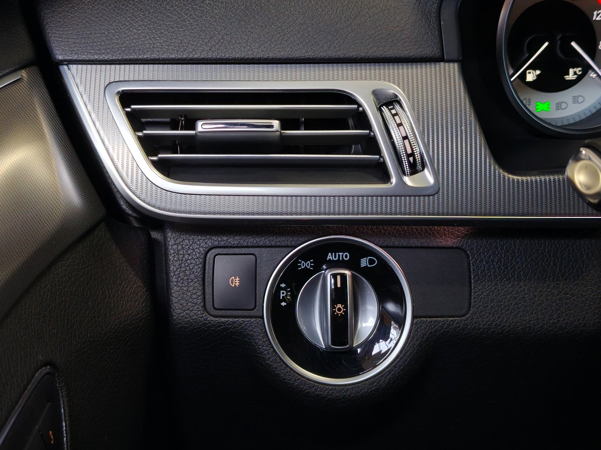 Foto van Mercedes-Benz E 200