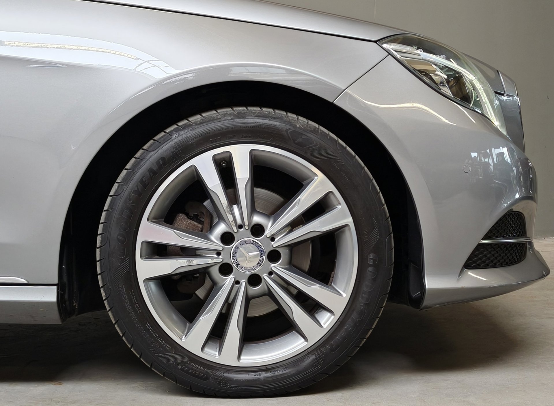 Foto van Mercedes-Benz E 200
