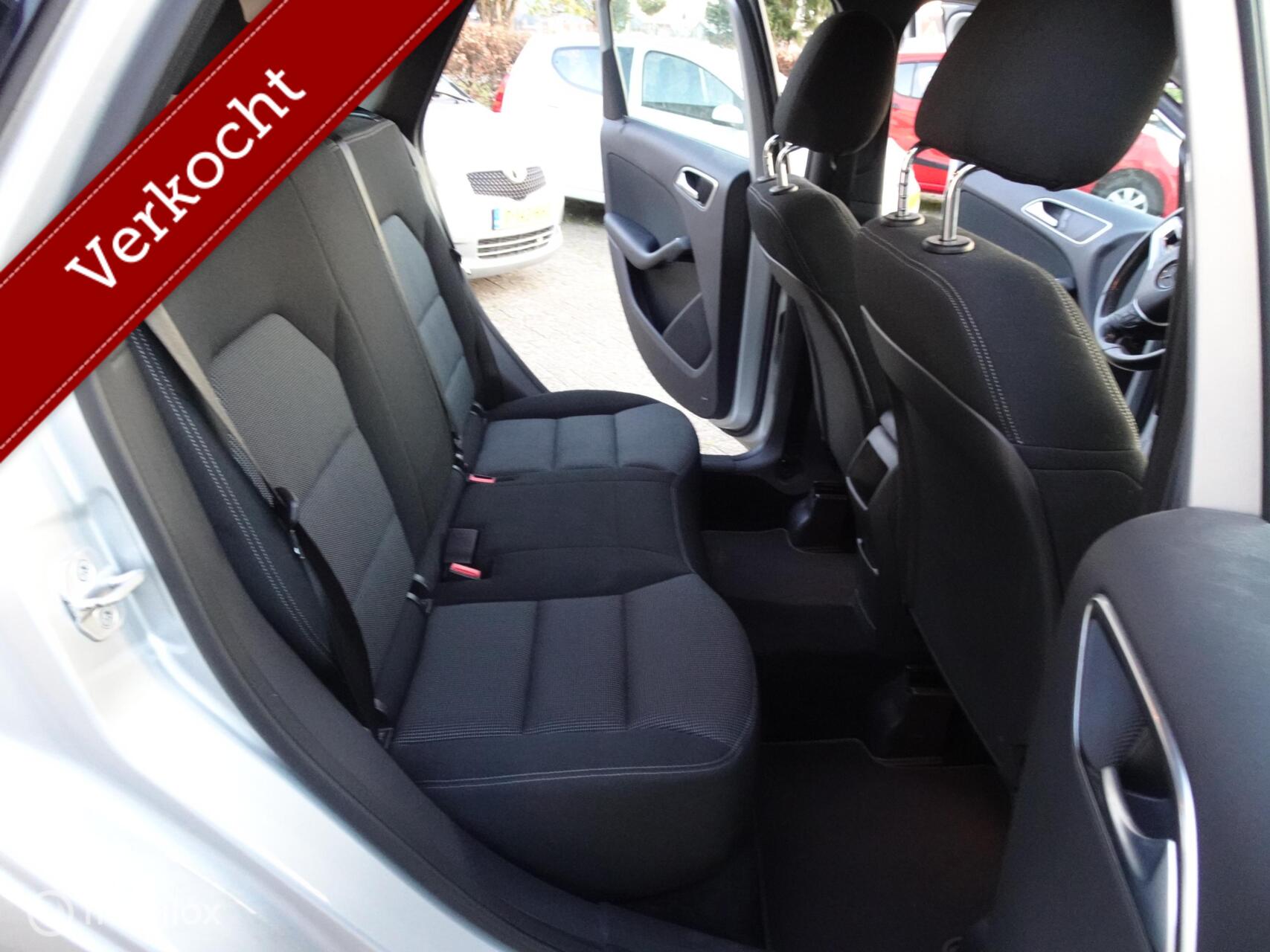 Foto van Mercedes-Benz B 180