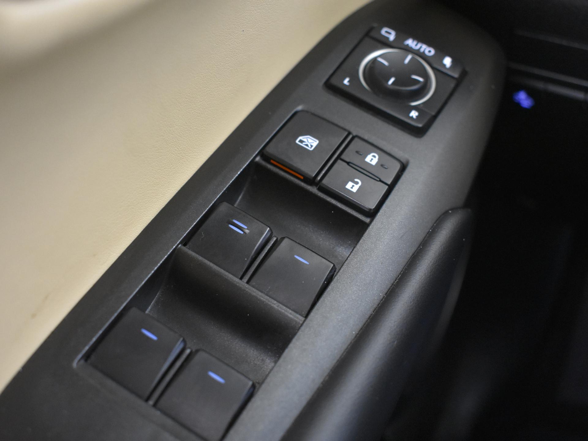 Foto van Lexus Lexus Nx300h